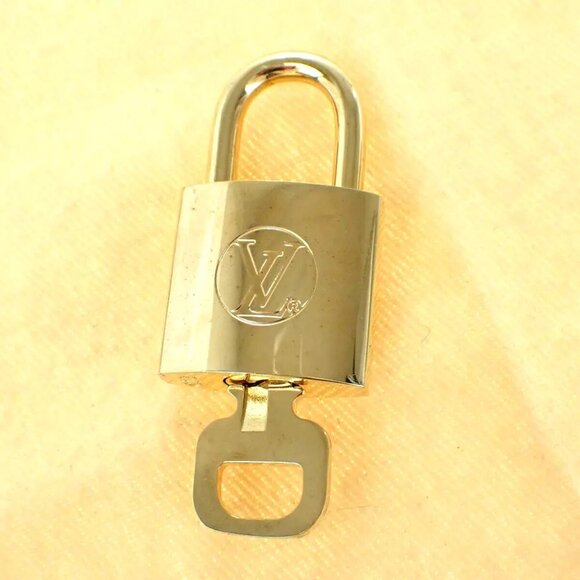 LOUIS VUITTON LV 10 SET PADLOCK KEY BAG CHARM CADENA GOLD PLATED FRANCE - Picture 3 of 5